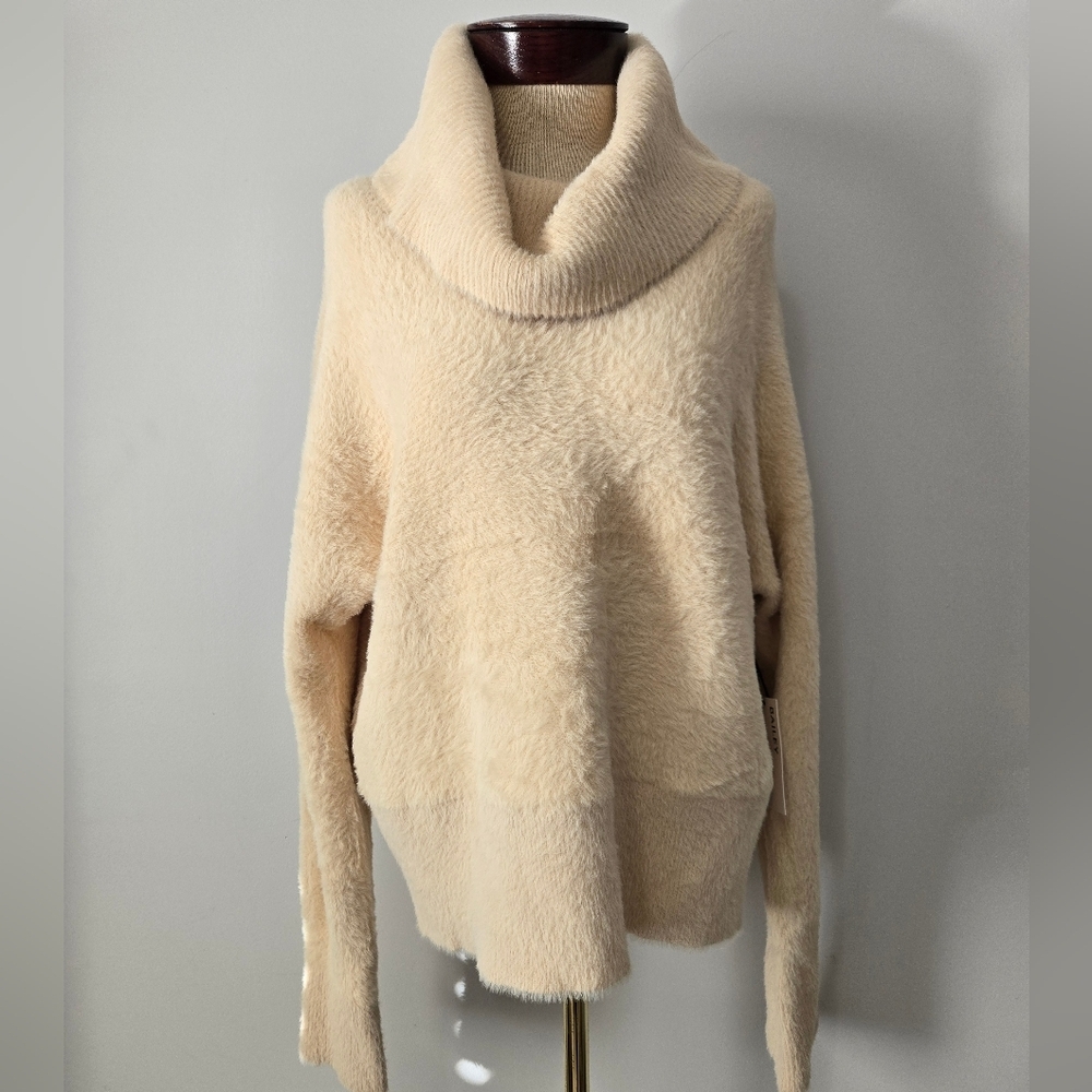 BAILEY/44 New With Tags Soft Textured Cream Sweater. Size XL